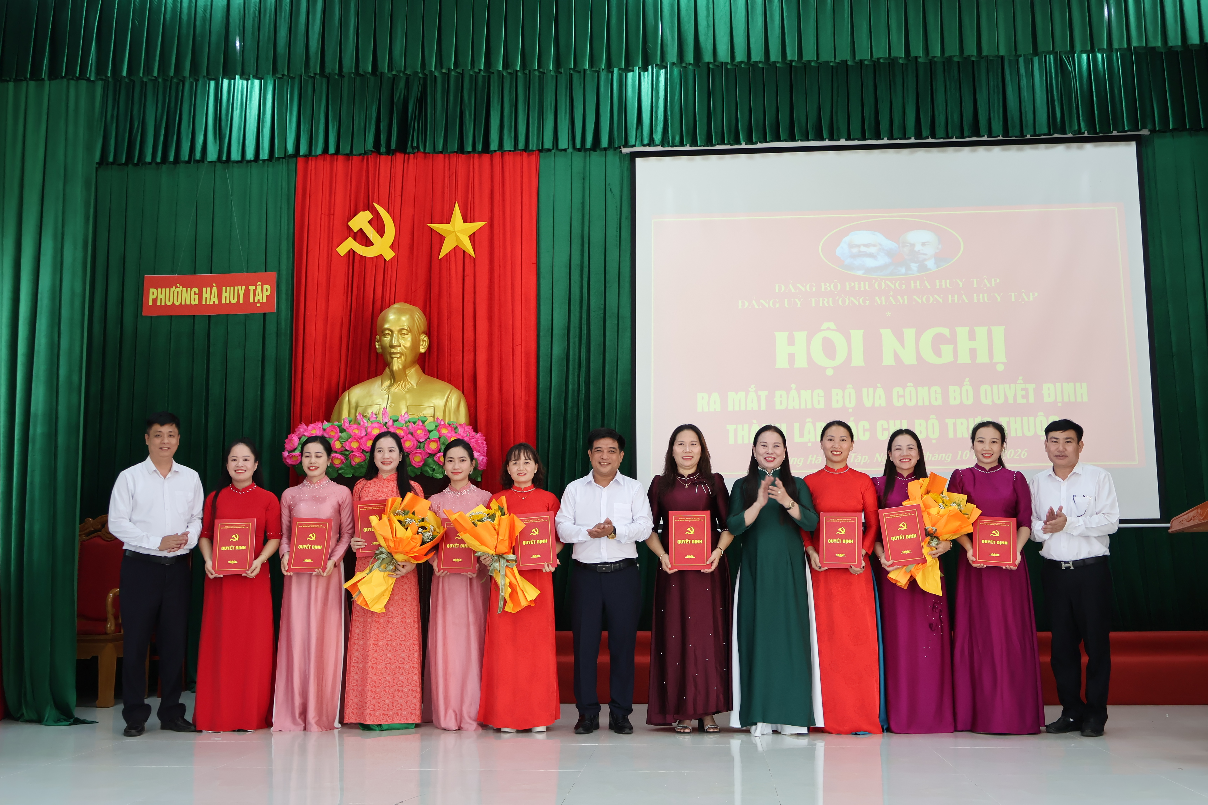 Ra mắt Đảng bộ trường Mầm non Hà Huy Tập và công bố quyết định thành lập các chi bộ trực thuộc