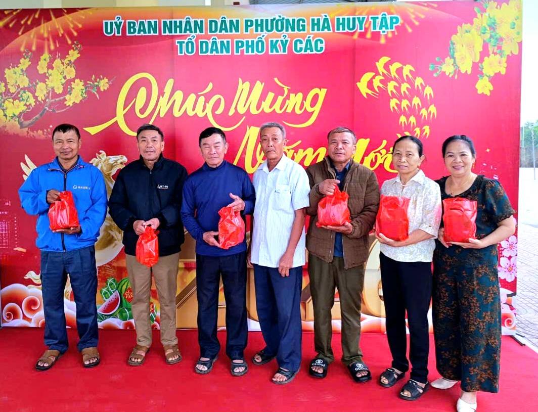 ẤM LÒNG XUÂN MỚI TỪ CHƯƠNG TRÌNH GÓI, NẤU BÁNH CHƯNG NGHĨA TÌNH Ở PHƯỜNG HÀ HUY TẬP
