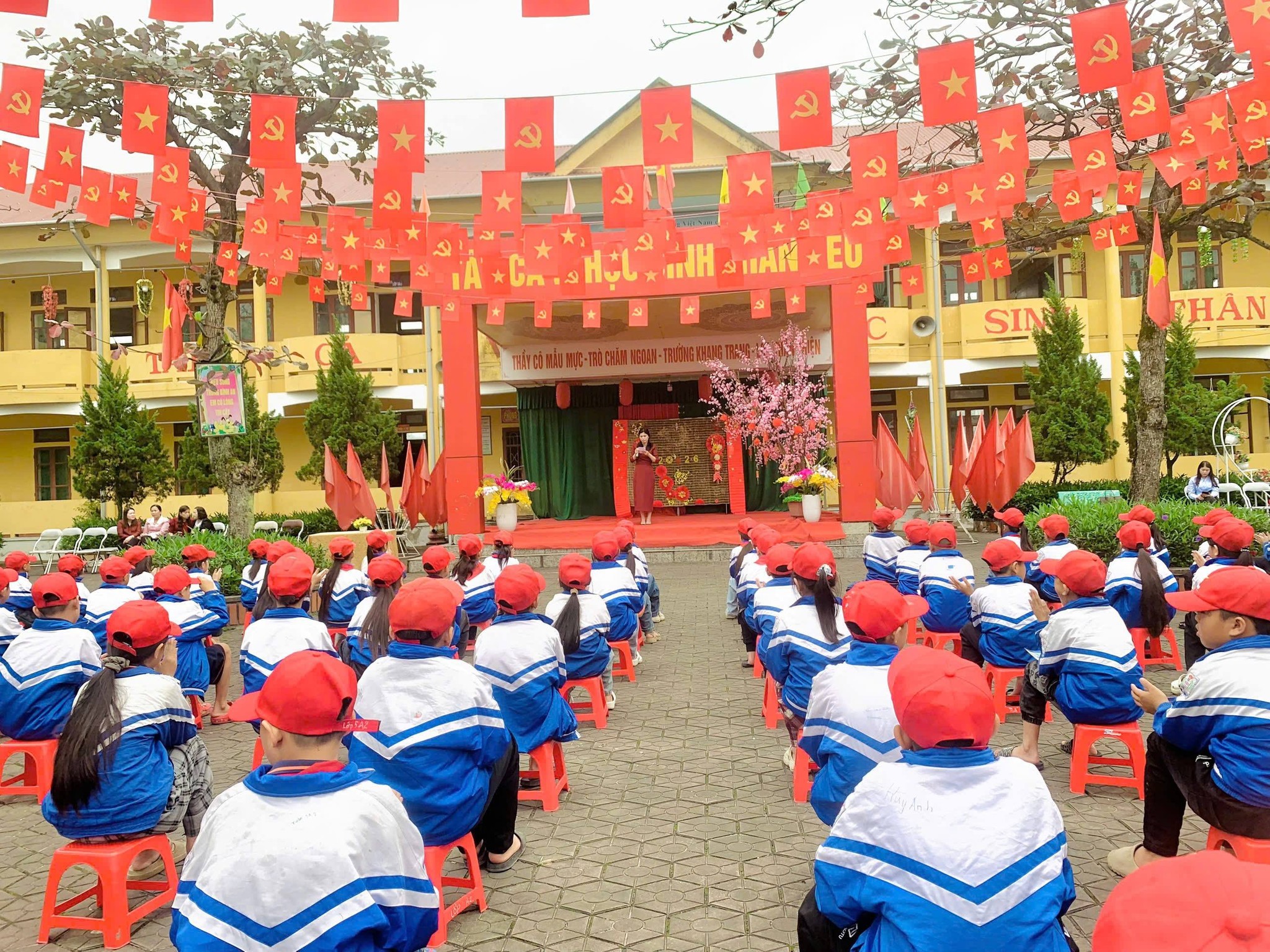 CÁC TRƯỜNG HỌC TRÊN ĐỊA BÀN PHƯỜNG HÀ HUY TẬP NÁO NỨC KHAI XUÂN