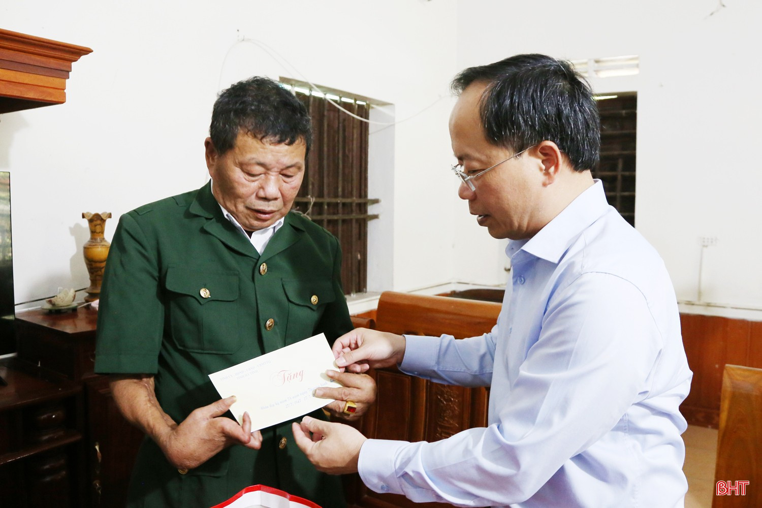 BÍ THƯ TỈNH UỶ NGUYỄN DUY LÂM THĂM, TẶNG QUÀ CHO THƯƠNG BINH 1/4 TẠI PHƯỜNG HÀ HUY TẬP NHÂN KỶ NIỆM 78 NĂM NGÀY THƯƠNG BINH LIỆT SĨ 