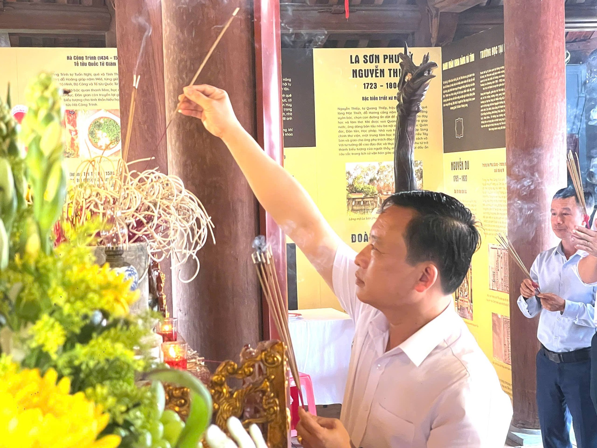 LÃNH ĐẠO PHƯỜNG HÀ HUY TẬP DÂNG HƯƠNG, BÁO LỄ TẠI LỄ HỘI VĂN MIẾU HÀ TĨNH NĂM 2026 