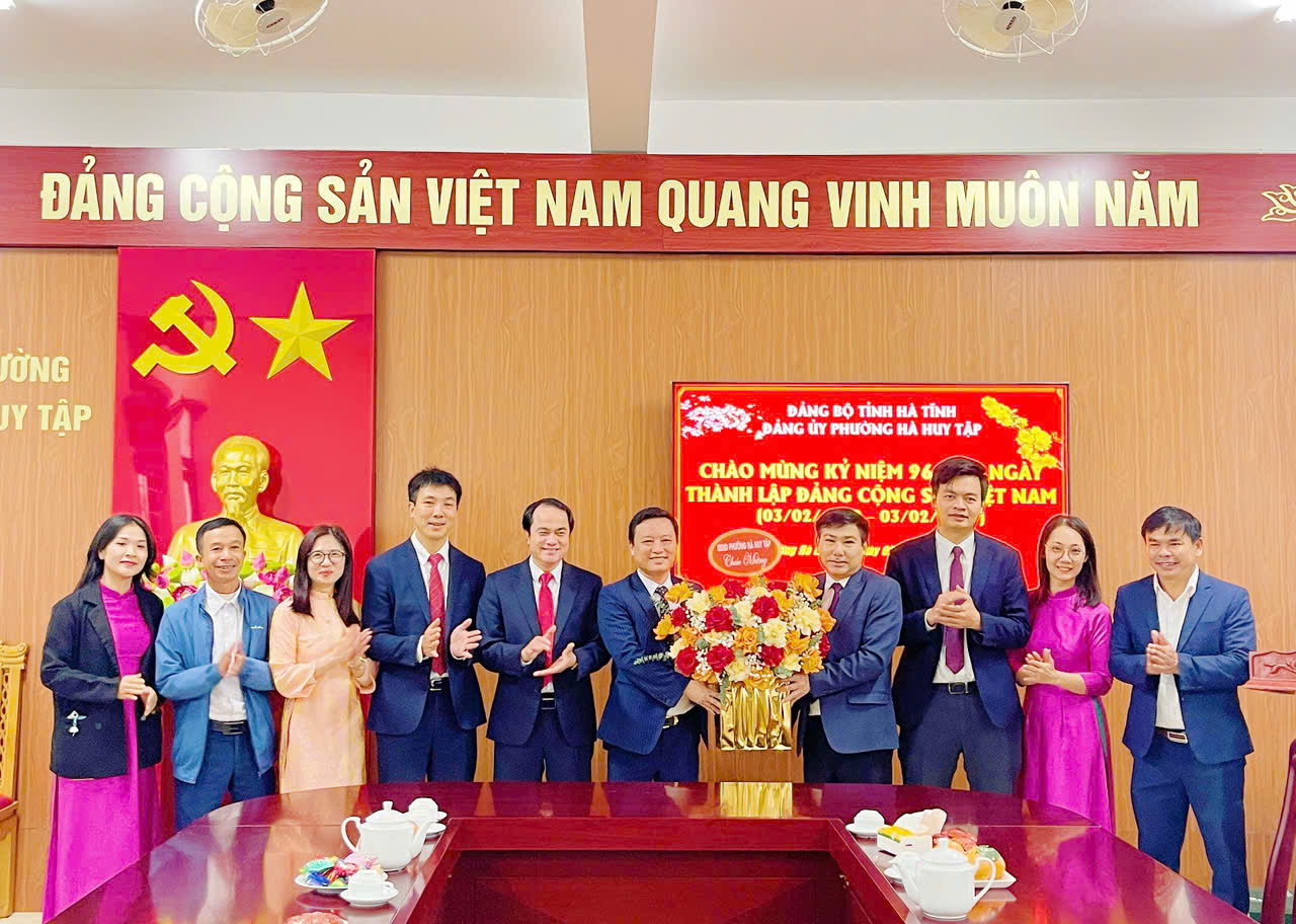 ĐẢNG UỶ PHƯỜNG HÀ HUY TẬP KỶ NIỆM 96 NĂM NGÀY THÀNH LẬP ĐẢNG CỘNG SẢN VIỆT NAM