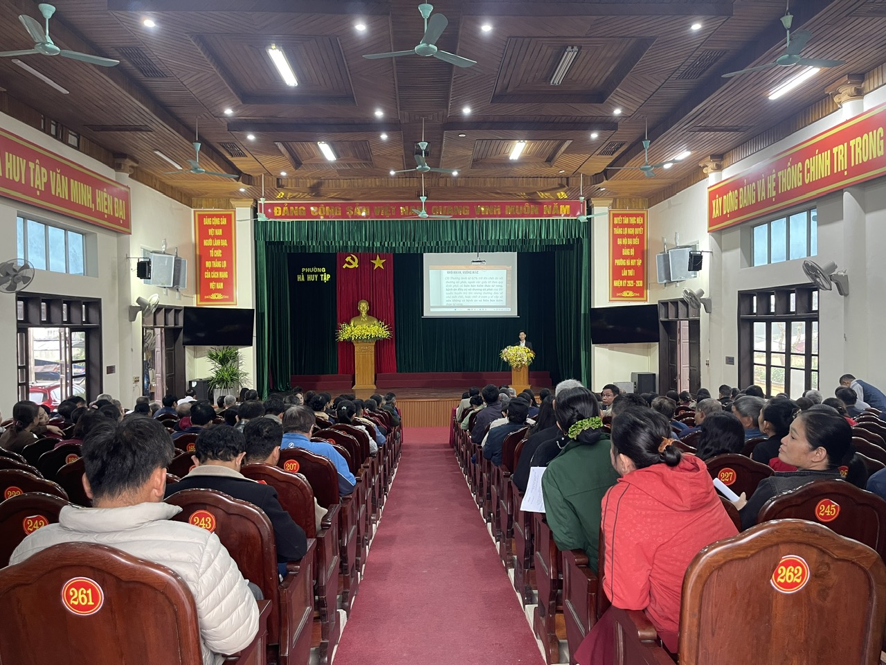 TẬP HUẤN KIẾN THỨC VỆ SINH AN TOÀN THỰC PHẨM LĨNH VỰC Y TẾ TRÊN ĐỊA BÀN PHƯỜNG HÀ HUY TẬP  