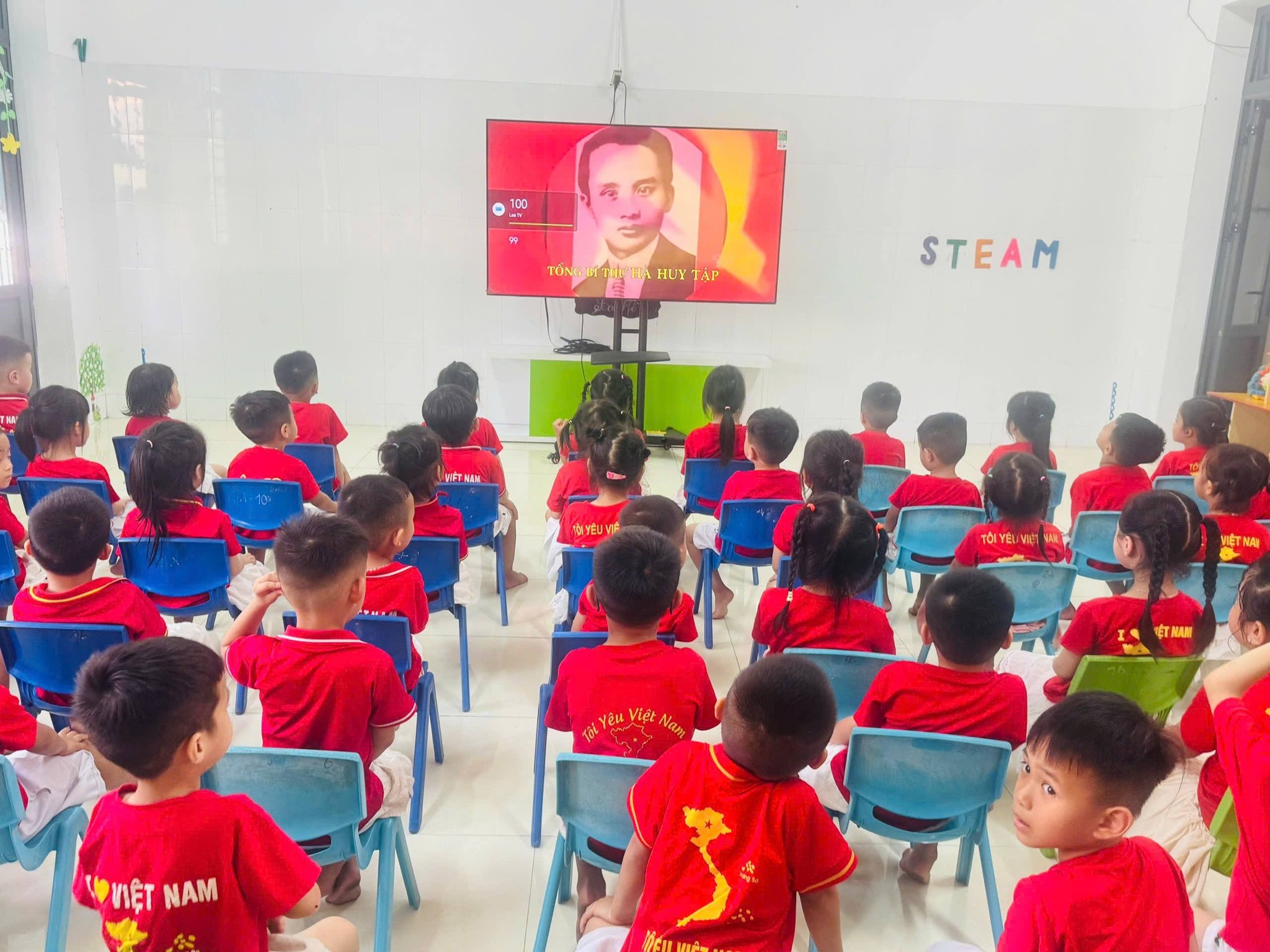 TRƯỜNG MẦM NON THẠCH ĐÀI GIÁO DỤC LỊCH SỬ CHO TRẺ QUA HOẠT ĐỘNG XEM PHIM VỀ TỔNG BÍ THƯ HÀ HUY TẬP