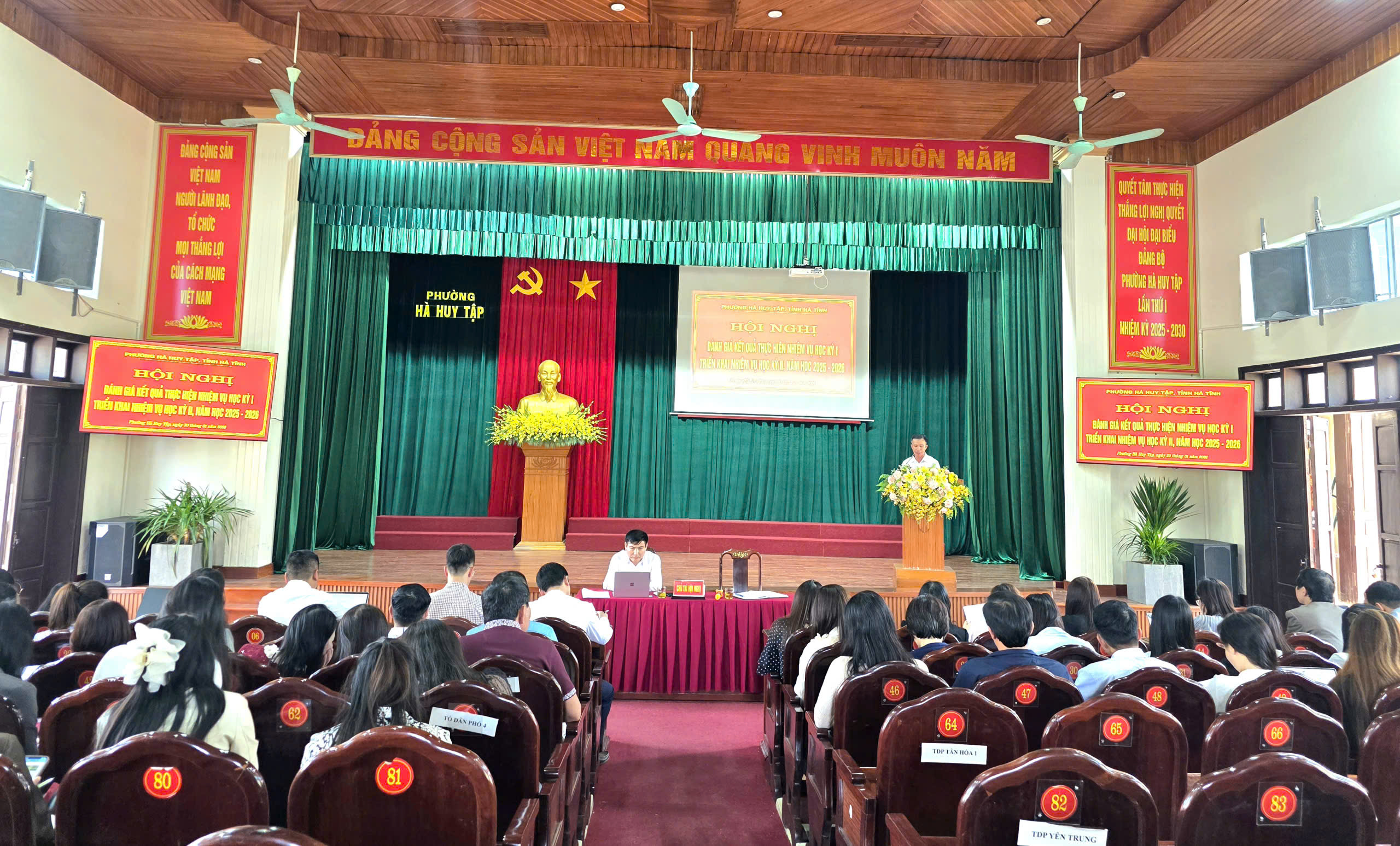 PHƯỜNG HÀ HUY TẬP TỔ CHỨC HỘI NGHỊ SƠ KẾT HỌC KỲ I, TRIỂN KHAI NHIỆM VỤ HỌC KỲ II, NĂM HỌC 2025-2026