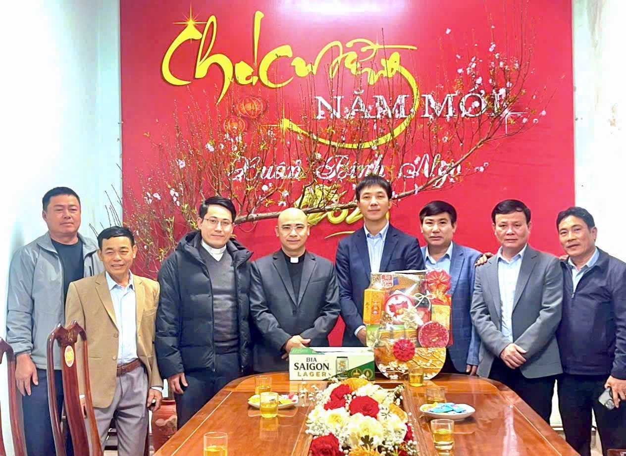 GIÁO XỨ HƯƠNG BÌNH, CHUẨN GIÁO XỨ VĂN HÒA VÀ GIÁO HỌ NỦI YÊN THĂM, CHÚC TẾT ĐẢNG UỶ, HĐND, UBND, UỶ BAN MTTQ VIỆT NAM PHƯỜNG HÀ HUY TẬP