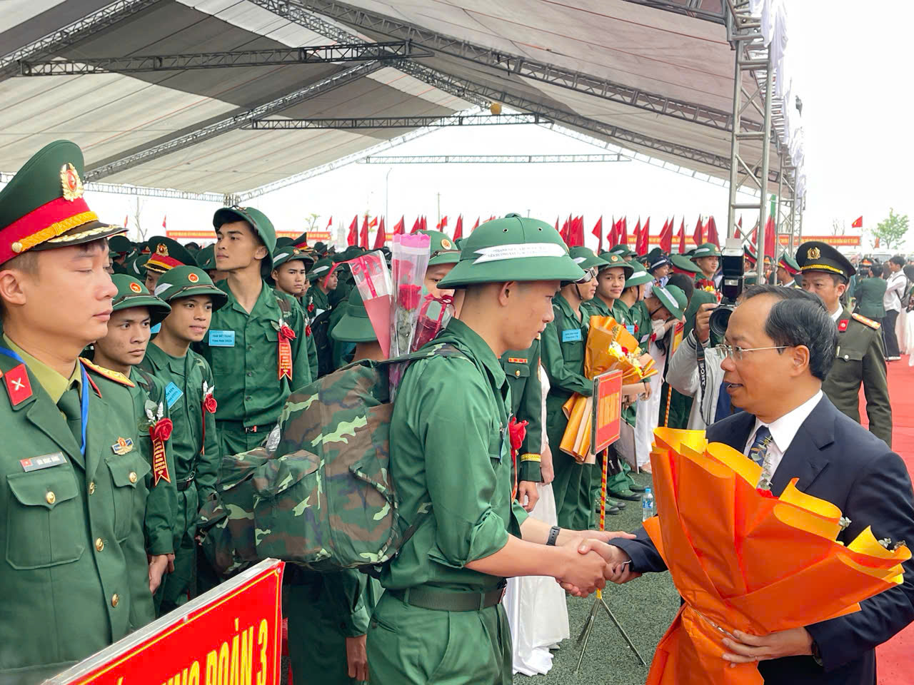 LONG TRỌNG LỄ GIAO NHẬN, QUÂN NĂM 2026 TẠI ĐIỂM GIAO QUÂN SỐ I