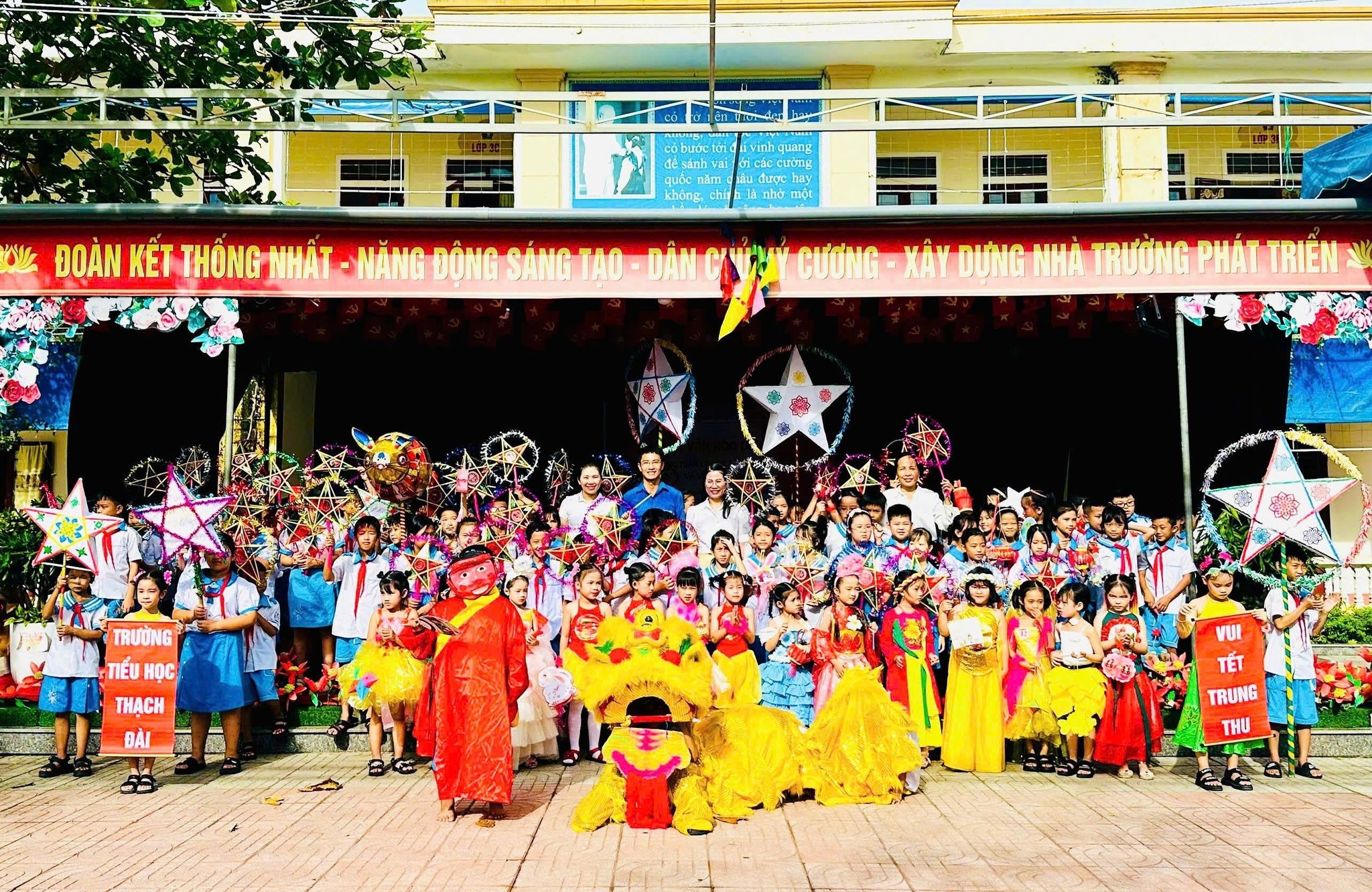 RỘN RÀNG, VUI TƯƠI TẾT TRUNG THU NĂM 2025 TRÊN ĐỊA BÀN PHƯỜNG HÀ HUY TẬP 