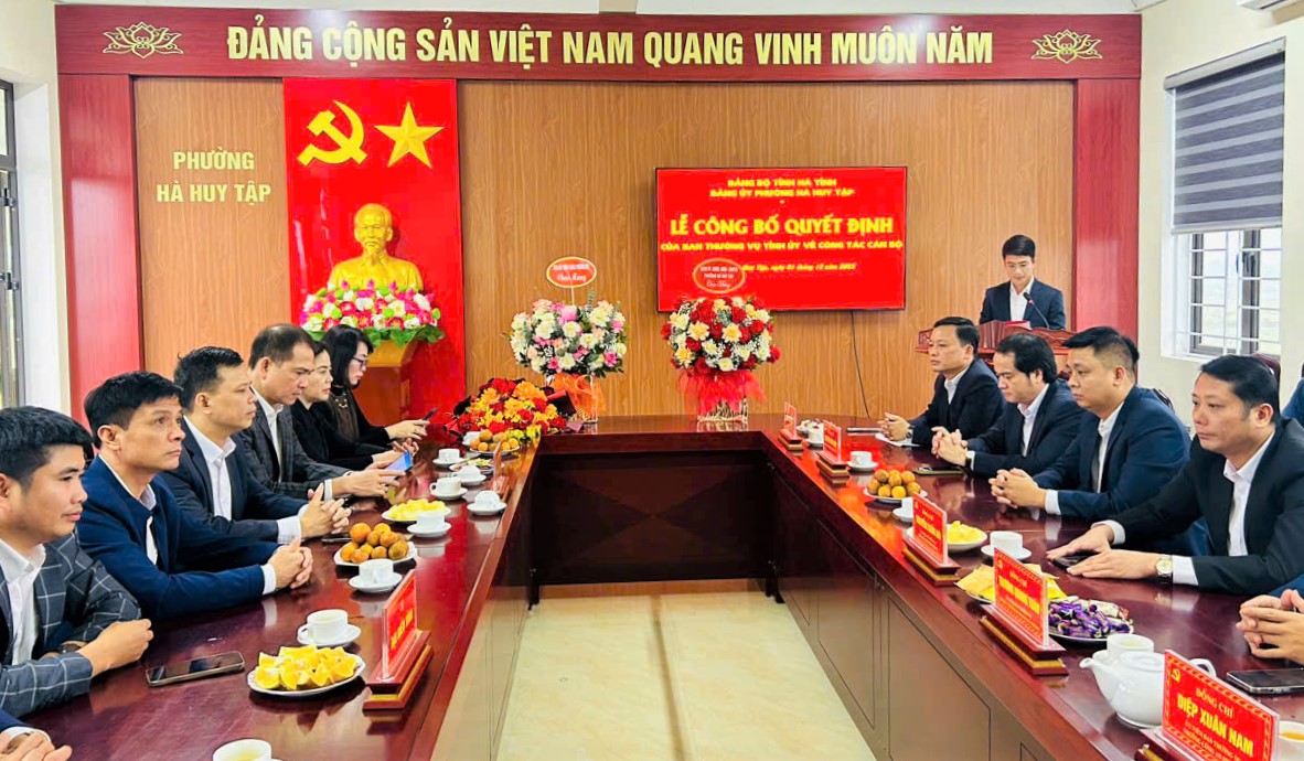 c&ocirc;ng bố trưởng ban đảng (2).jpg