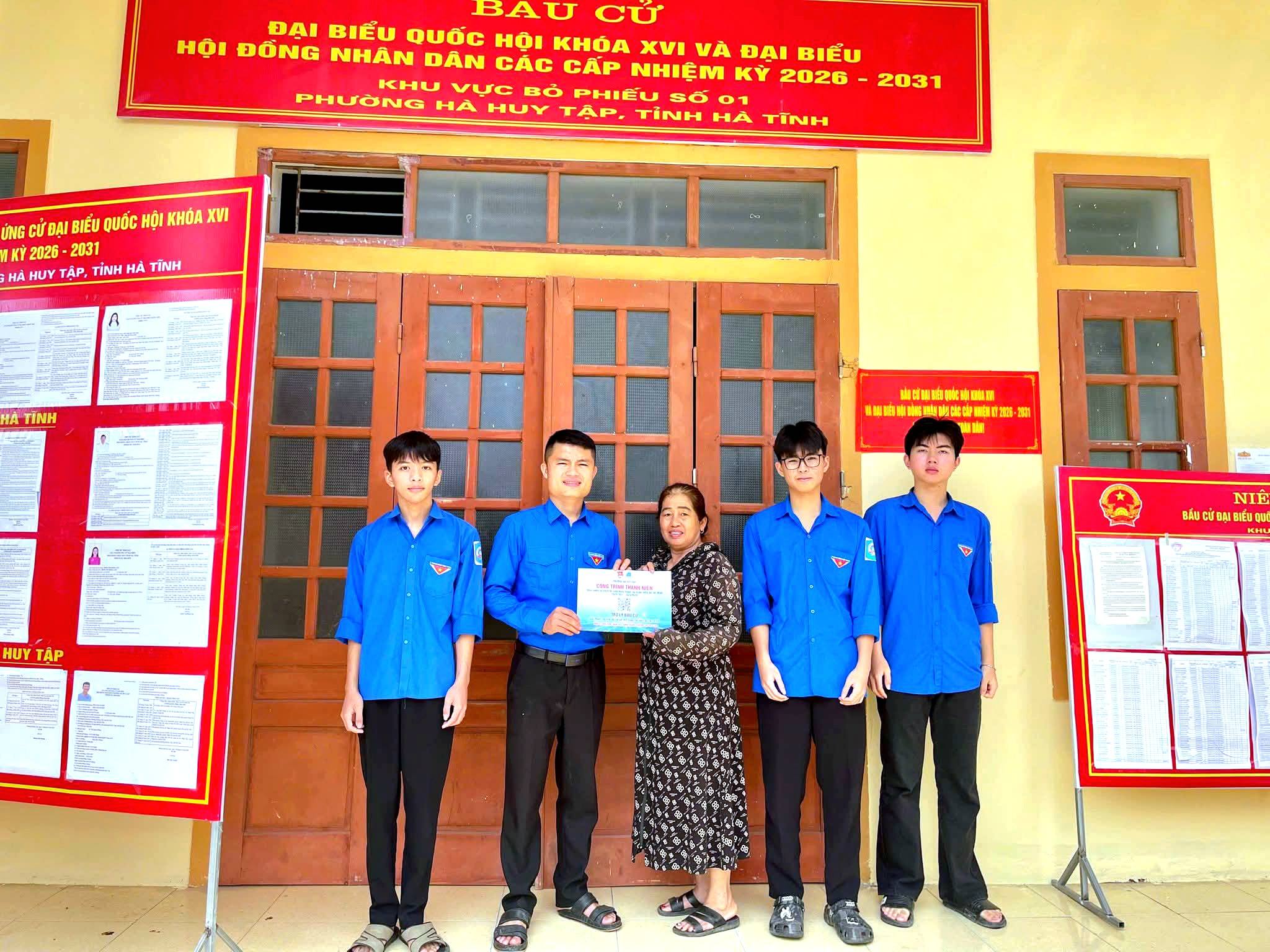 TUỔI TRẺ PHƯỜNG HÀ HUY TẬP XUNG KÍCH TRIỂN KHAI CHUYỂN ĐỔI SỐ 